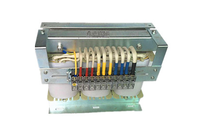 三相隔離變壓器使用時的注意事項